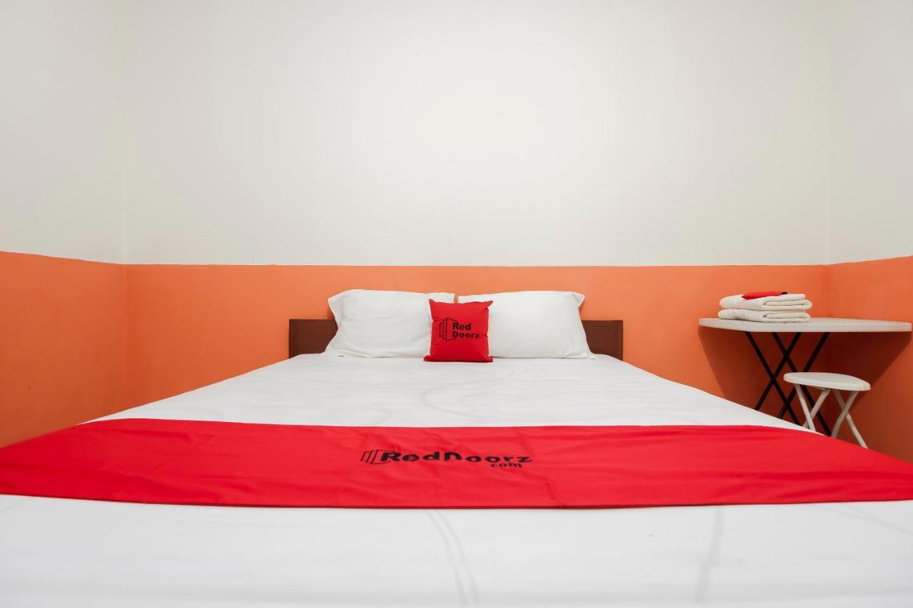 Reddoorz Near Jalan Jendral Sudirman Manado Hotel Екстериор снимка