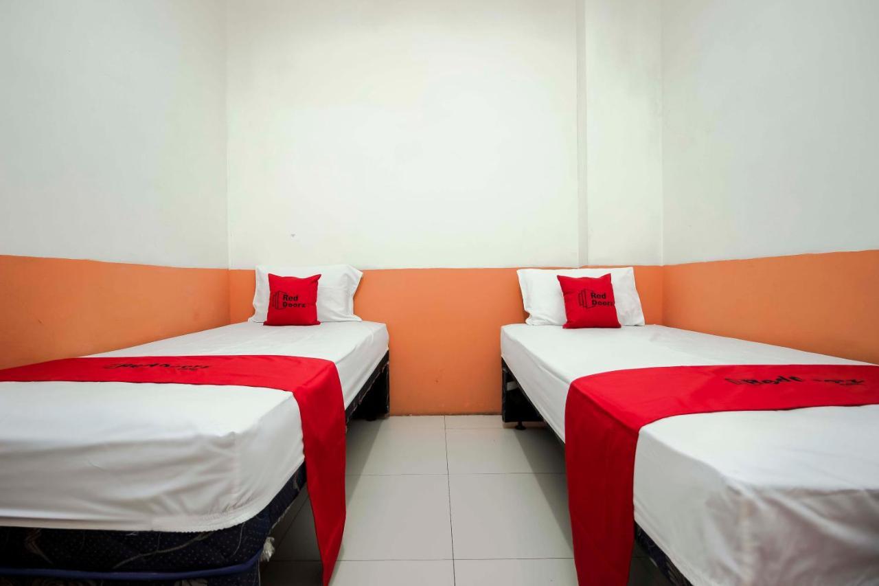 Reddoorz Near Jalan Jendral Sudirman Manado Hotel Екстериор снимка